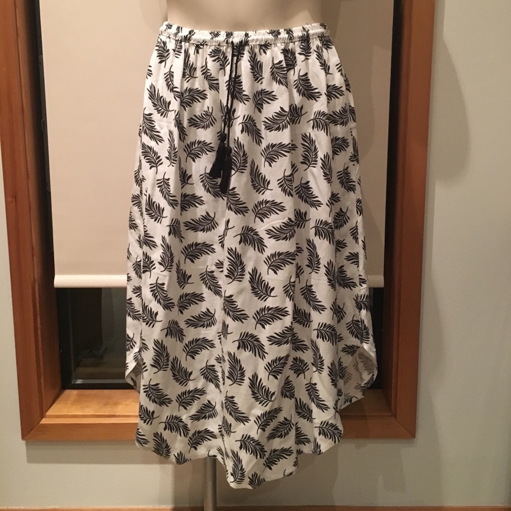 Leaf print skirt